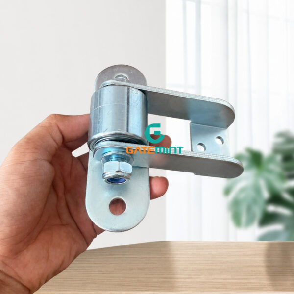 Bản Lề Lệch Tâm Cho Cổng Lùa Cong GateMint chuyên dụng cho cổng lùa cong, cổng lùa vòng cung. Góc mở lớn và lệch tâm giúp cổng khi mở đến đoạn cổng bo cong không bị cấn ray, giúp cổng vận hành mượt mà ổn định