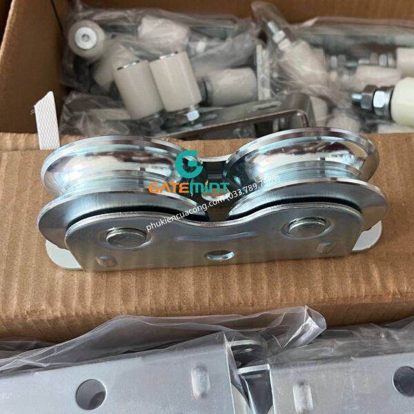 Bánh Xe Đôi Cổng Trượt Ray UV, D80 GateMint được thiết kế chắc chắn với khả năng chịu tải cao, giúp cổng vận hành ổn định và êm ái, chuyên sử dụng cho cổng lùa