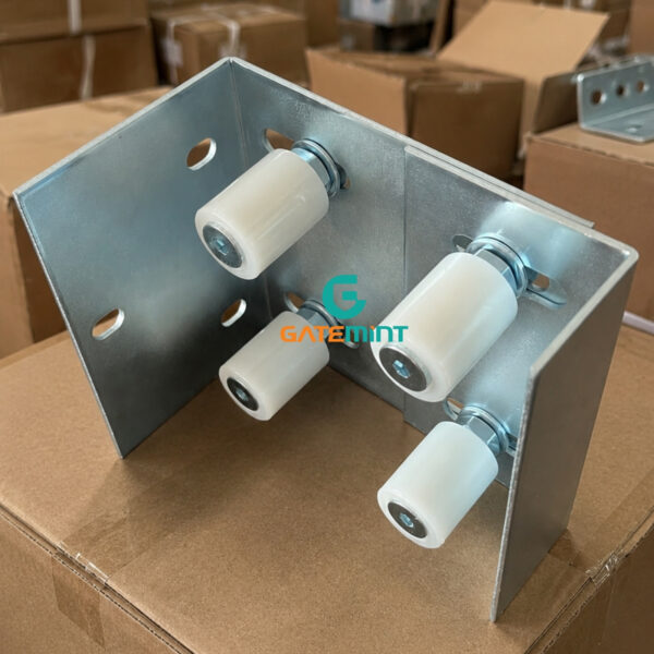 Bộ dẫn hướng cổng lùa 4 con lăn D30x40 Gatemint bằng thép mạ kẽm kết hợp con lăn chất liệu nilong cao cấp chống mài mòn giúp dẫn hướng cổng lùa vận hành ổn định, giảm rung lắc và chống mài mòn hiệu quả