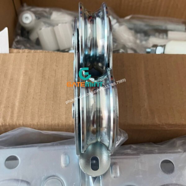 Bánh Xe Đôi Cổng Trượt Ray UV, D80 GateMint được thiết kế chắc chắn với khả năng chịu tải cao, giúp cổng vận hành ổn định và êm ái, chuyên sử dụng cho cổng lùa