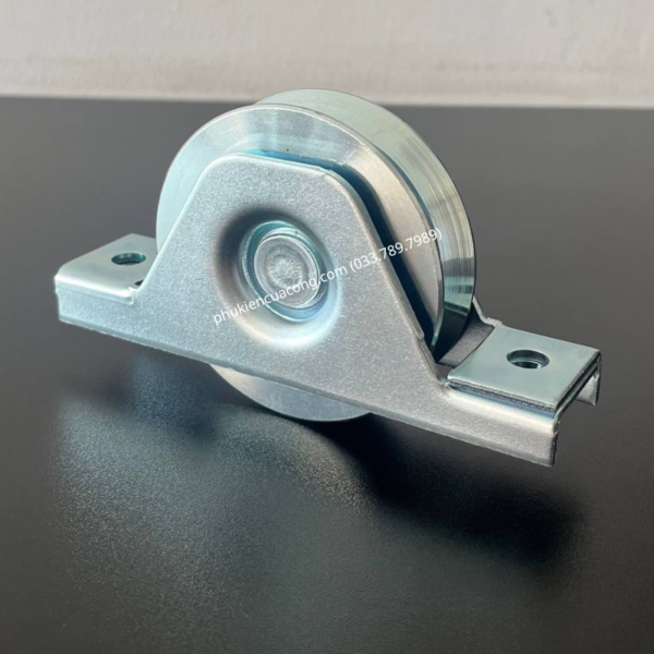 Bánh Xe Cổng Trượt Rãnh Y, D80, Đế Gắn Âm GateMint chất liệu thép mạ kẽm bạc đạn cao cấp, giúp cổng lùa vận hành êm ái, không gây tiếng ốn, chịu tải tốt và chống mài mòn hiệu quả, chuyên sử dụng cho cổng lùa
