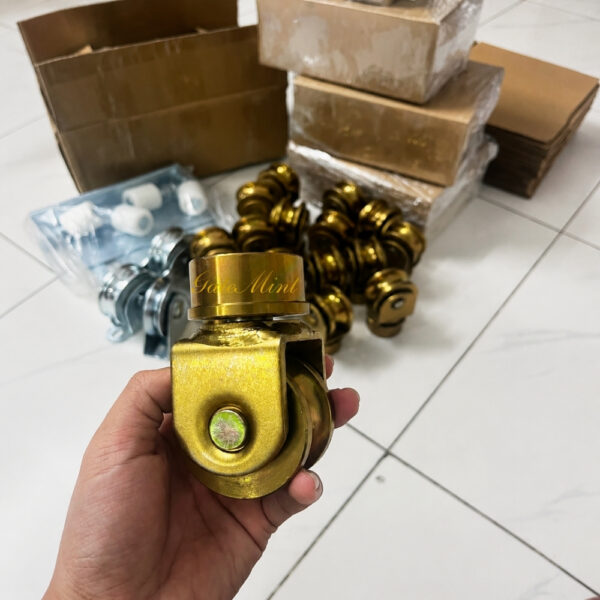 Bánh Xe Dẫn Hướng Cổng Lùa Xoay 360 Độ – phụ kiện cổng lùa bền bỉ, vận hành êm ái, làm từ thép hợp kim chất lượng cao, lý tưởng cho cửa trượt công nghiệp và dân dụng.
