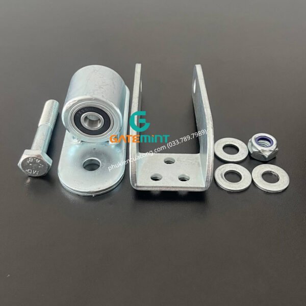 Bản Lề Lệch Tâm Cho Cổng Lùa Cong GateMint chuyên dụng cho cổng lùa cong, cổng lùa vòng cung. Góc mở lớn và lệch tâm giúp cổng khi mở đến đoạn cổng bo cong không bị cấn ray, giúp cổng vận hành mượt mà ổn định
