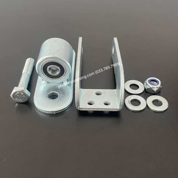 Bản Lề Lệch Tâm Cho Cổng Lùa Cong GateMint chuyên dụng cho cổng lùa cong, cổng lùa vòng cung. Góc mở lớn và lệch tâm giúp cổng khi mở đến đoạn cổng bo cong không bị cấn ray, giúp cổng vận hành mượt mà ổn định