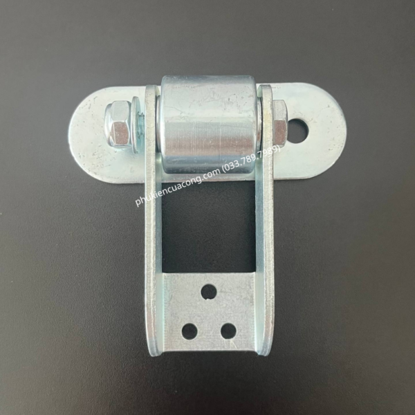 Bản Lề Lệch Tâm Cho Cổng Lùa Cong GateMint chuyên dụng cho cổng lùa cong, cổng lùa vòng cung. Góc mở lớn và lệch tâm giúp cổng khi mở đến đoạn cổng bo cong không bị cấn ray, giúp cổng vận hành mượt mà ổn định