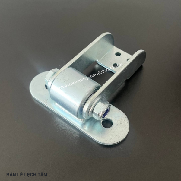 Bản Lề Lệch Tâm Cho Cổng Lùa Cong GateMint chuyên dụng cho cổng lùa cong, cổng lùa vòng cung. Góc mở lớn và lệch tâm giúp cổng khi mở đến đoạn cổng bo cong không bị cấn ray, giúp cổng vận hành mượt mà ổn định