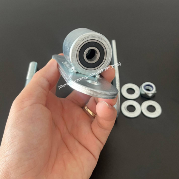 Bản Lề Lệch Tâm Cho Cổng Lùa Cong GateMint chuyên dụng cho cổng lùa cong, cổng lùa vòng cung. Góc mở lớn và lệch tâm giúp cổng khi mở đến đoạn cổng bo cong không bị cấn ray, giúp cổng vận hành mượt mà ổn định