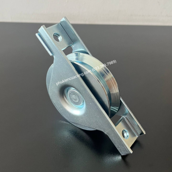 Bánh Xe Cổng Trượt Rãnh Y, D80, Đế Gắn Âm GateMint chất liệu thép mạ kẽm bạc đạn cao cấp, giúp cổng lùa vận hành êm ái, không gây tiếng ốn, chịu tải tốt và chống mài mòn hiệu quả, chuyên sử dụng cho cổng lùa