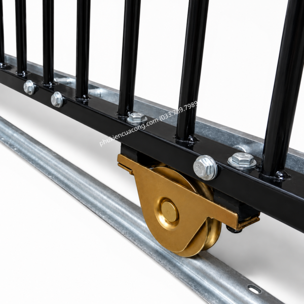 Bánh Xe Cổng Trượt Rãnh U D80 Đế Gắn Âm GateMint chất liệu thép mạ kẽm bạc đạn cao cấp, giúp cổng lùa vận hành êm ái, không gây tiếng ốn, chịu tải tốt và chống mài mòn hiệu quả, chuyên sử dụng cho cổng lùa