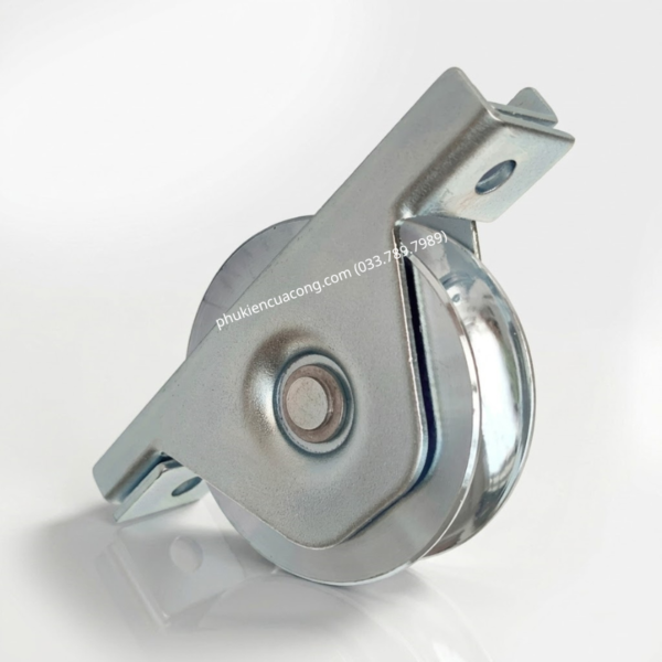 Bánh Xe Cổng Trượt Rãnh U D80 Đế Gắn Âm GateMint chất liệu thép mạ kẽm bạc đạn cao cấp, giúp cổng lùa vận hành êm ái, không gây tiếng ốn, chịu tải tốt và chống mài mòn hiệu quả, chuyên sử dụng cho cổng lùa