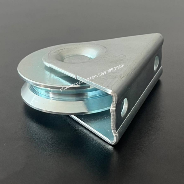 Bánh Xe Cổng Trượt Rãnh U D80 Đế Gắn Nổi GateMint chất liệu thép mạ kẽm bạc đạn cao cấp, giúp cổng lùa vận hành êm ái, không gây tiếng ốn, chịu tải tốt và chống mài mòn hiệu quả, chuyên sử dụng cho cổng lùa
