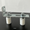 Bộ dẫn hướng cổng lùa 2 con lăn D30x40 Gatemint bằng thép mạ kẽm kết hợp con lăn chất liệu nilong cao cấp chống mài mòn giúp cổng trượt vận hành ổn định, giảm rung lắc và chống mài mòn hiệu quả