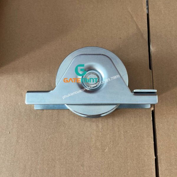 Bánh Xe Cổng Trượt Ray U D80 Đế Gắn Âm GateMint chất liệu thép mạ kẽm bạc đạn cao cấp, giúp cổng lùa vận hành êm ái, không gây tiếng ốn, chịu tải cao và chống mài mòn hiệu quả, chuyên sử dụng cho cổng lùa
