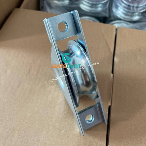 Bánh Xe Cổng Trượt Ray U D80 Đế Gắn Âm GateMint chất liệu thép mạ kẽm bạc đạn cao cấp, giúp cổng lùa vận hành êm ái, không gây tiếng ốn, chịu tải cao và chống mài mòn hiệu quả, chuyên sử dụng cho cổng lùa