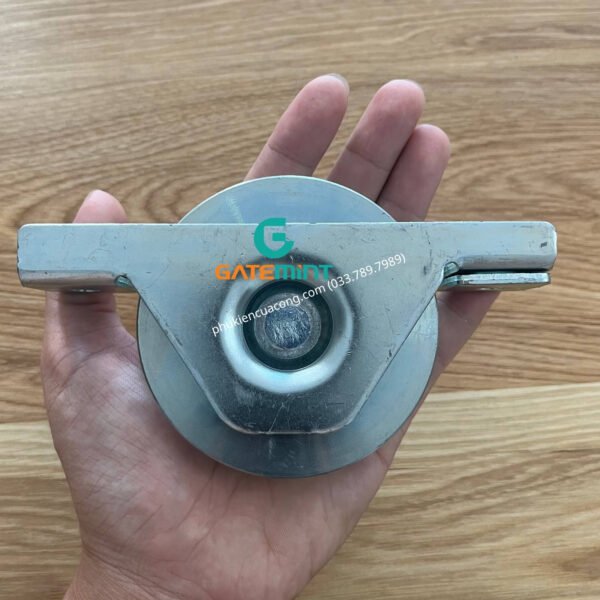 Bánh Xe Cổng Trượt Ray V, D80, Đế Gắn Âm GateMint chất liệu thép mạ kẽm bạc đạn cao cấp, giúp cổng lùa vận hành êm ái, không gây tiếng ốn, chịu tải cao và chống mài mòn hiệu quả, chuyên sử dụng cho cổng lùa