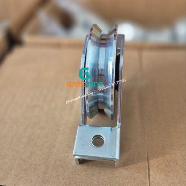 Bánh Xe Cổng Trượt Ray V, D80, Đế Gắn Âm GateMint chất liệu thép mạ kẽm bạc đạn cao cấp, giúp cổng lùa vận hành êm ái, không gây tiếng ốn, chịu tải cao và chống mài mòn hiệu quả, chuyên sử dụng cho cổng lùa