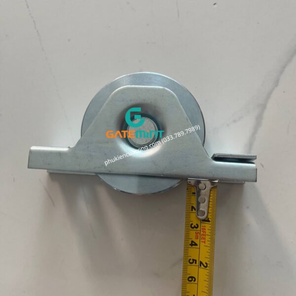 Bánh Xe Cổng Trượt Ray V, D80, Đế Gắn Âm GateMint chất liệu thép mạ kẽm bạc đạn cao cấp, giúp cổng lùa vận hành êm ái, không gây tiếng ốn, chịu tải cao và chống mài mòn hiệu quả, chuyên sử dụng cho cổng lùa