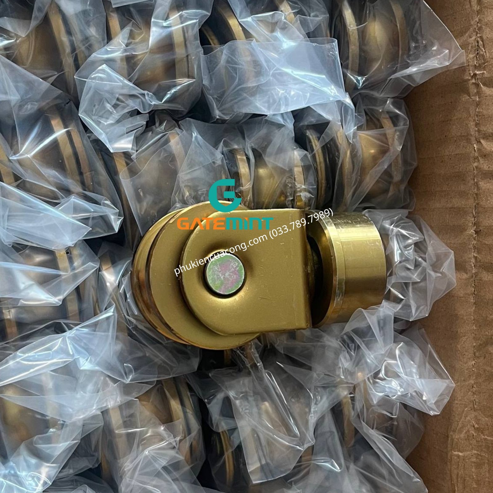 Bánh Xe Xoay 360 Độ Trượt Ray U, D60 thương hiệu GateMint được thiết kế chắc chắn với khả năng xoay linh hoạt, chịu tải cao giúp cổng trượt vận hành ổn định và giảm ma sát hiệu quả chuyên dụng cho cổng lùa cong