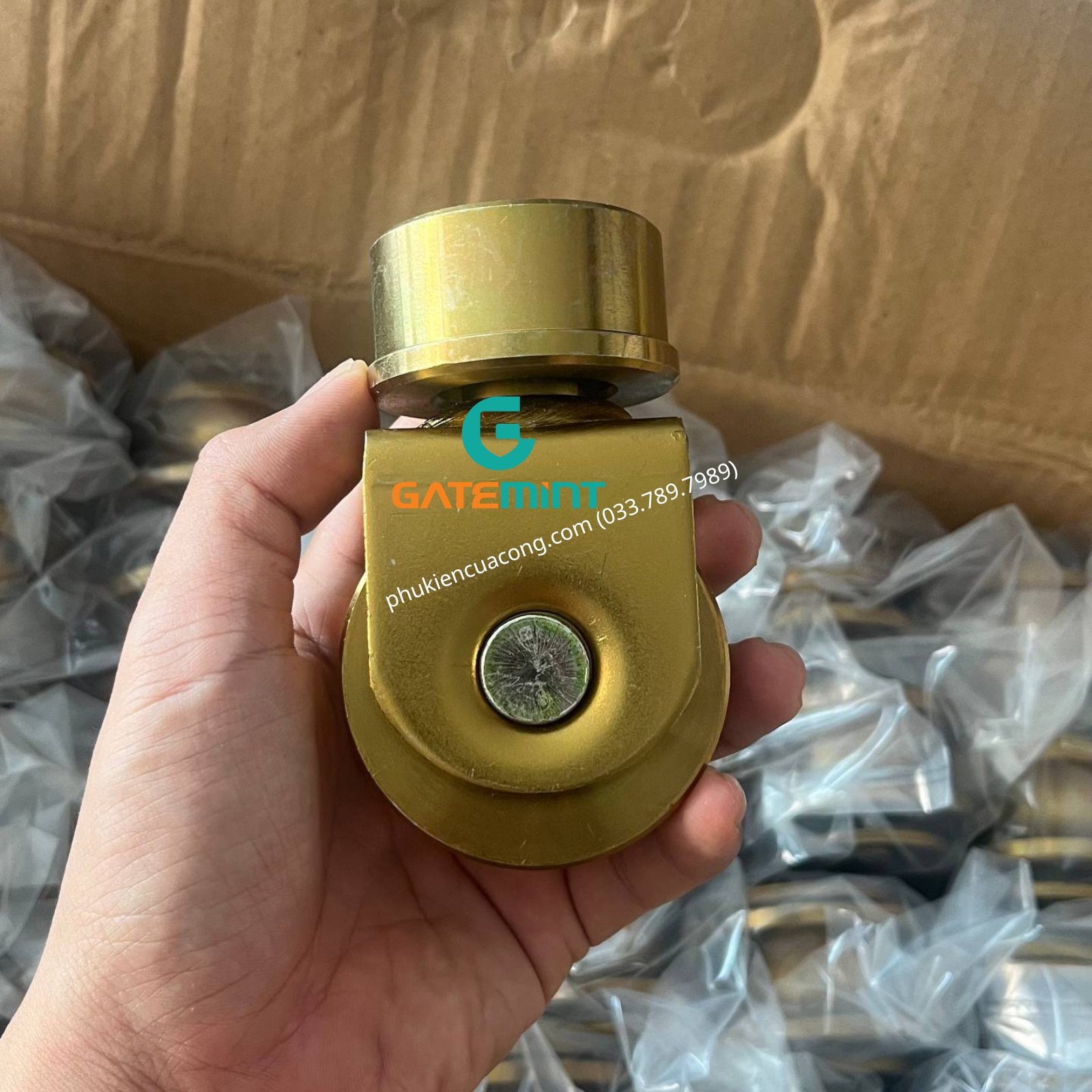 Bánh Xe Xoay 360 Độ Trượt Ray U, D60 thương hiệu GateMint được thiết kế chắc chắn với khả năng xoay linh hoạt, chịu tải cao giúp cổng trượt vận hành ổn định và giảm ma sát hiệu quả chuyên dụng cho cổng lùa cong