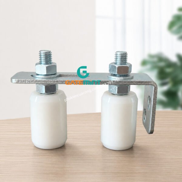 Bộ dẫn hướng cổng lùa 2 con lăn D40x60 GateMint bằng thép mạ kẽm kết hợp con lăn chất liệu nilong cao cấp dẫn hướng cổng lùa chống mài mòn giúp cổng trượt vận hành ổn định, giảm rung lắc và chống mài mòn hiệu quả