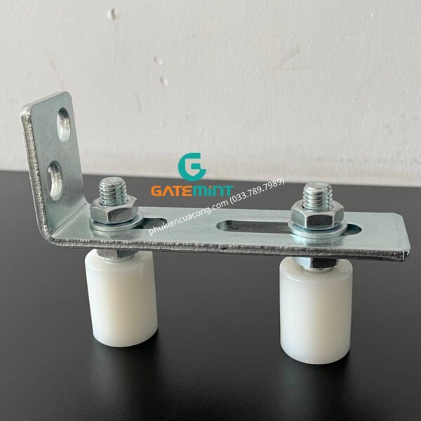 Bộ dẫn hướng cổng lùa 2 con lăn D30x40 Gatemint bằng thép mạ kẽm kết hợp con lăn chất liệu nilong cao cấp chống mài mòn giúp dẫn hướng cổng trượt vận hành ổn định, giảm rung lắc và chống mài mòn hiệu quả