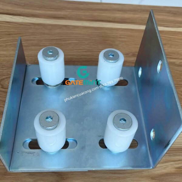 Bộ dẫn hướng cổng lùa 4 con lăn D30x40 Gatemint bằng thép mạ kẽm kết hợp con lăn chất liệu nilong cao cấp chống mài mòn giúp dẫn hướng cổng lùa vận hành ổn định, giảm rung lắc và chống mài mòn hiệu quả