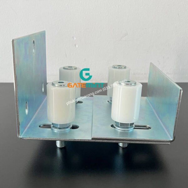 Bộ dẫn hướng cổng lùa 4 con lăn D30x40 Gatemint bằng thép mạ kẽm kết hợp con lăn chất liệu nilong cao cấp chống mài mòn giúp dẫn hướng cổng lùa vận hành ổn định, giảm rung lắc và chống mài mòn hiệu quả