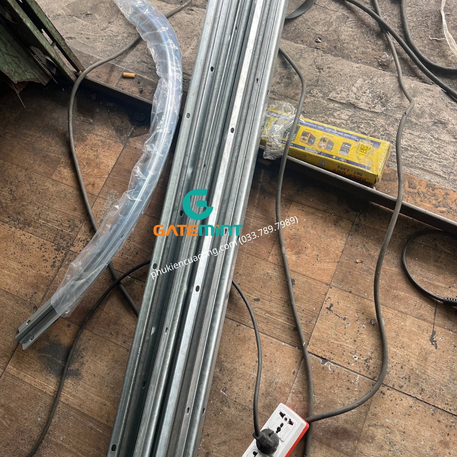 Đoạn Ray Cong chuyên dụng Cho Cổng Lùa Cong giúp dẫn hướng cổng lùa đúng hướng theo góc cong, giúp cổng chạy mượt mà không lo bị lệch hướng, bền bỉ theo theo thời gian