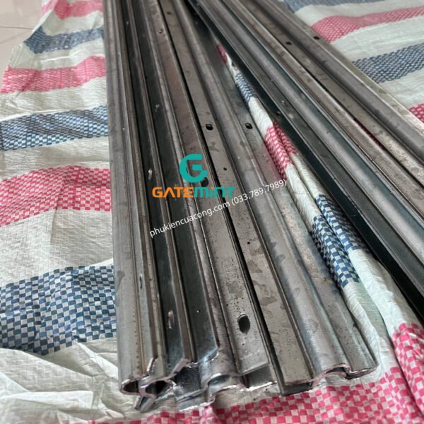 Ray U dày 3mm phi 21 chuyên dụng cho cổng lùa, thiết kế chắc chắn giúp cổng lùa êm ái và bền bỉ theo thời gian