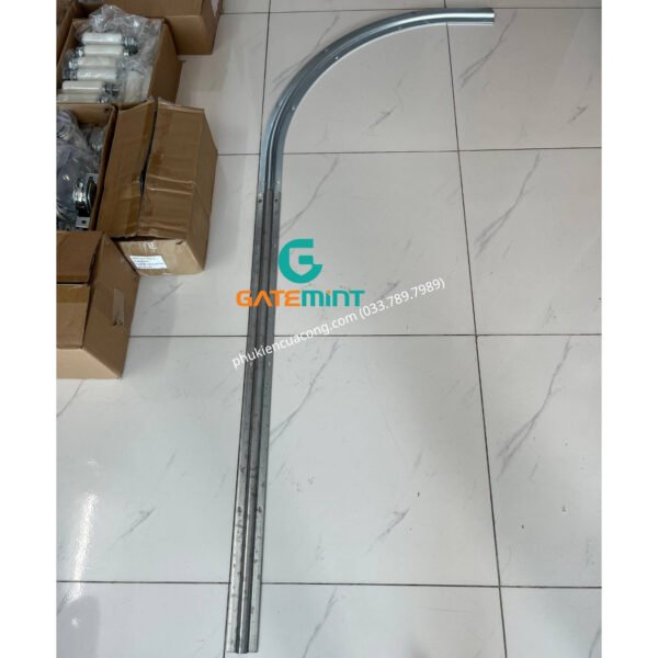 Đoạn Ray Cong chuyên dụng Cho Cổng Lùa Cong giúp dẫn hướng cổng lùa đúng hướng theo góc cong, giúp cổng chạy mượt mà không lo bị lệch hướng, bền bỉ theo theo thời gian