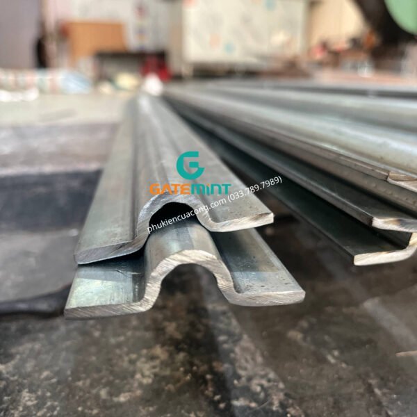 Ray U dày 3mm phi 21 chuyên dụng cho cổng lùa, thiết kế chắc chắn giúp cổng lùa êm ái và bền bỉ theo thời gian