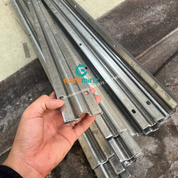 Ray U dày 3mm phi 21 chuyên dụng cho cổng lùa, thiết kế chắc chắn giúp cổng lùa êm ái và bền bỉ theo thời gian