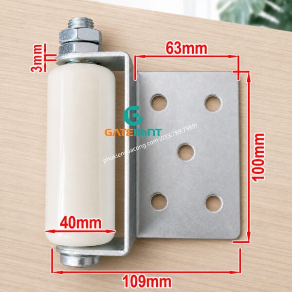 Con lăn dẫn hướng cổng kẹp 1 bên GateMint bằng thép mạ kẽm kết hợp con lăn chất liệu nilong cao cấp chống mài mòn giúp dẫn hướng cổng lùa vận hành ổn định, giảm rung lắc và chống mài mòn hiệu quả