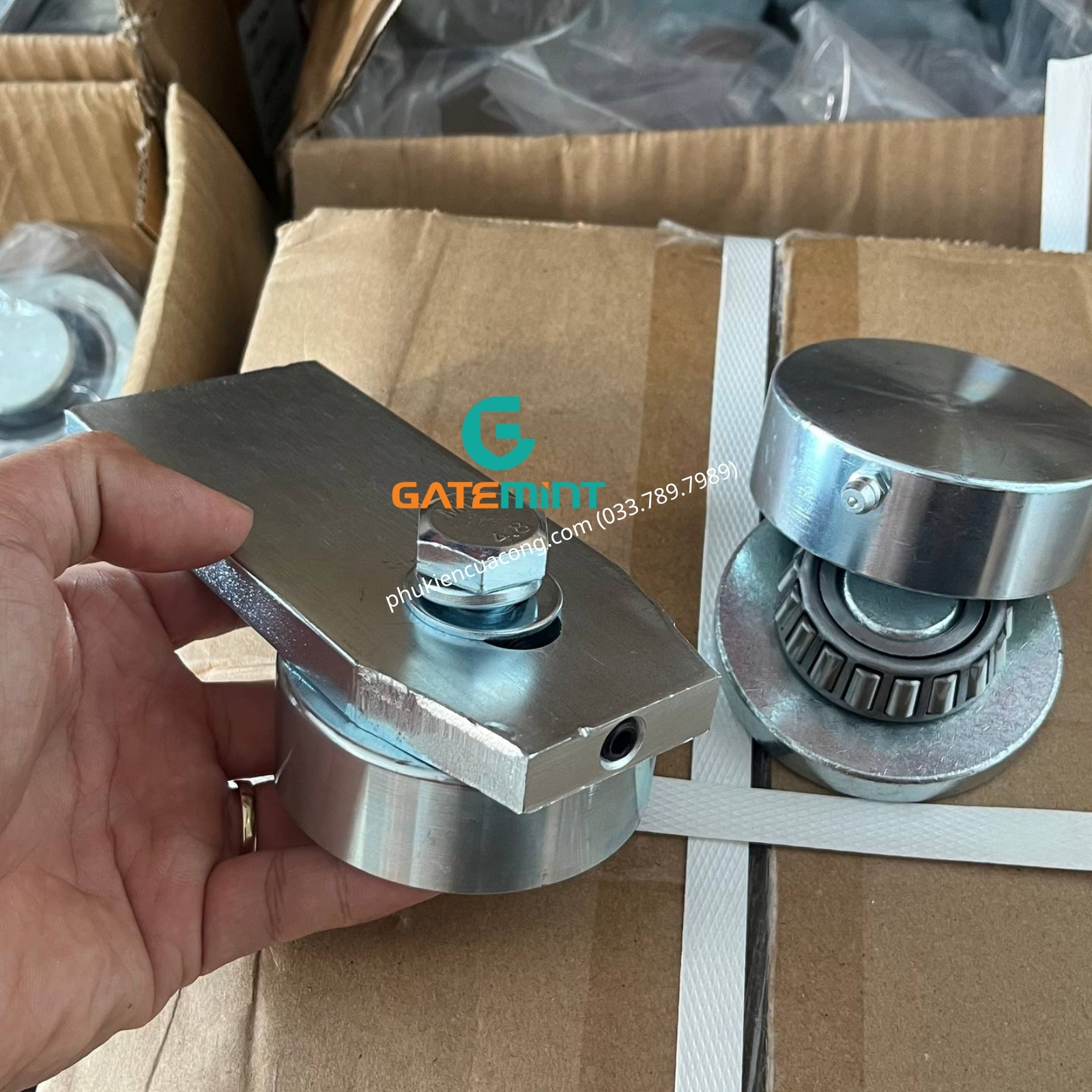 BẢN LỀ CỐI XOAY 360 ĐỘ VÒNG BI CÔN CHỊU TẢI CAO Gatemint vòng bi đũa chuyên dùng cho cổng mở cánh, xoay nhẹ êm, không giới hạn góc mở, giúp giảm tải cho cổng hiệu quả. Phù hợp với tất cả mẫu cổng mở cánh